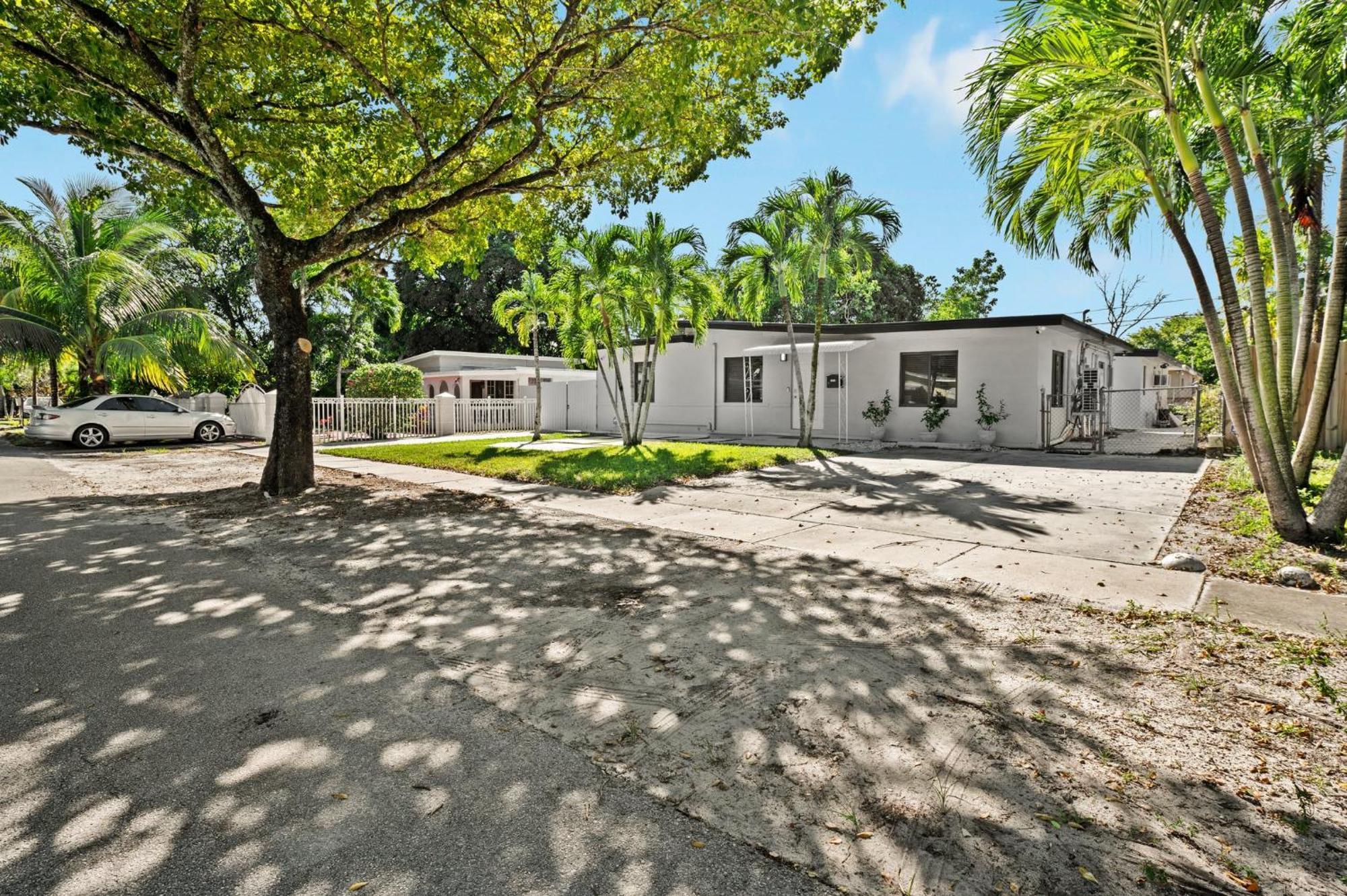 3 Bedroom And 2 Bath North Miami, Florida Exterior photo